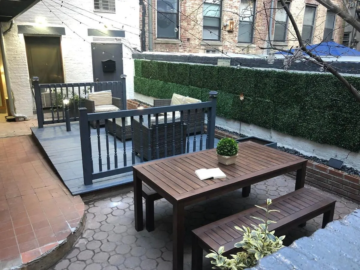 26-4A New Studio Prime 20\'S W D Shared Courtyard location